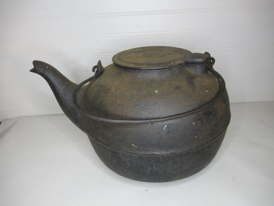 Hervidor de agua vintage negro con mango oscilante de hierro fundido 12" de ancho 8,5" de alto marca de puerta pesado Foto 2 de 4