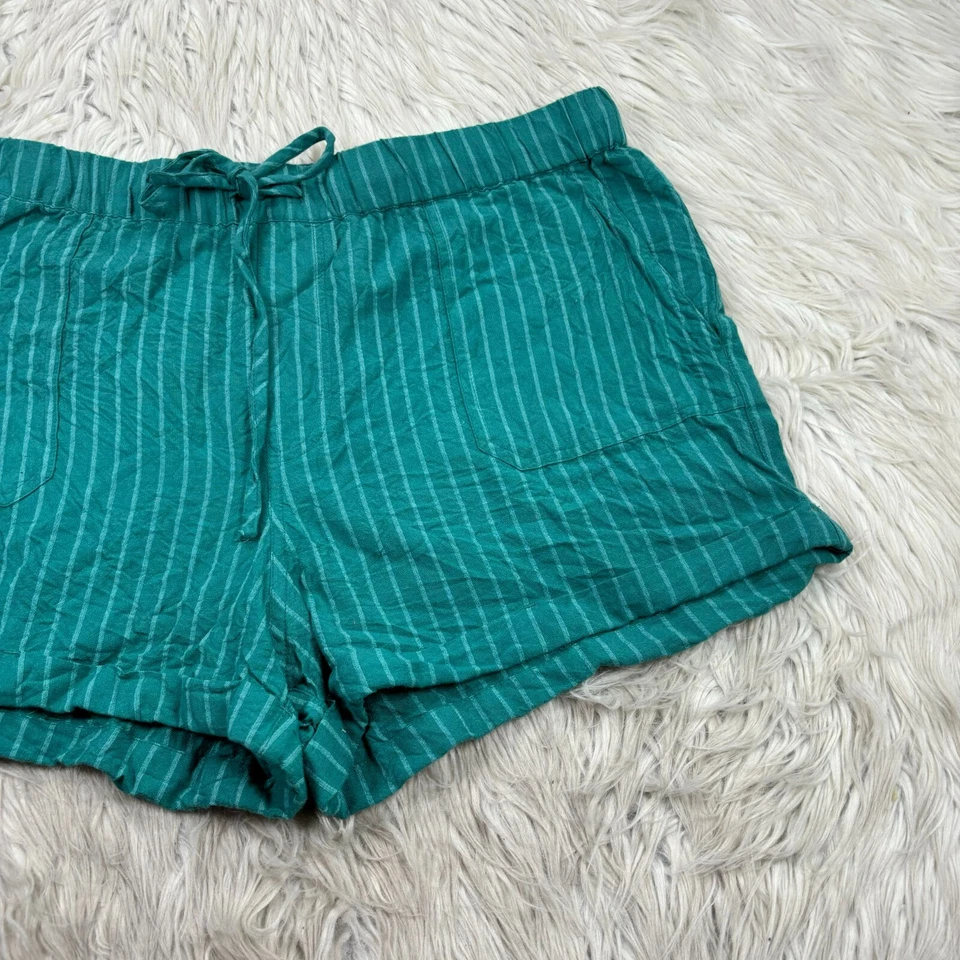 Volcom Women's L Green Striped Pull On Soft-Shell Shorts Cuffed Elastic Waist - Image 2 of 4