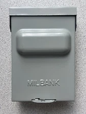 NEW MILBANK U3832 30 AMP 240 VOLT FUSIBLE 1 PHASE 3HP AC PULL OUT DISCONNECT 3R