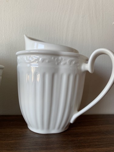 MIKASA - ITALIAN COUNTRYSIDE - CREAMER & SUGAR BOWL SET W/ LID - NICE - Picture 3 of 8