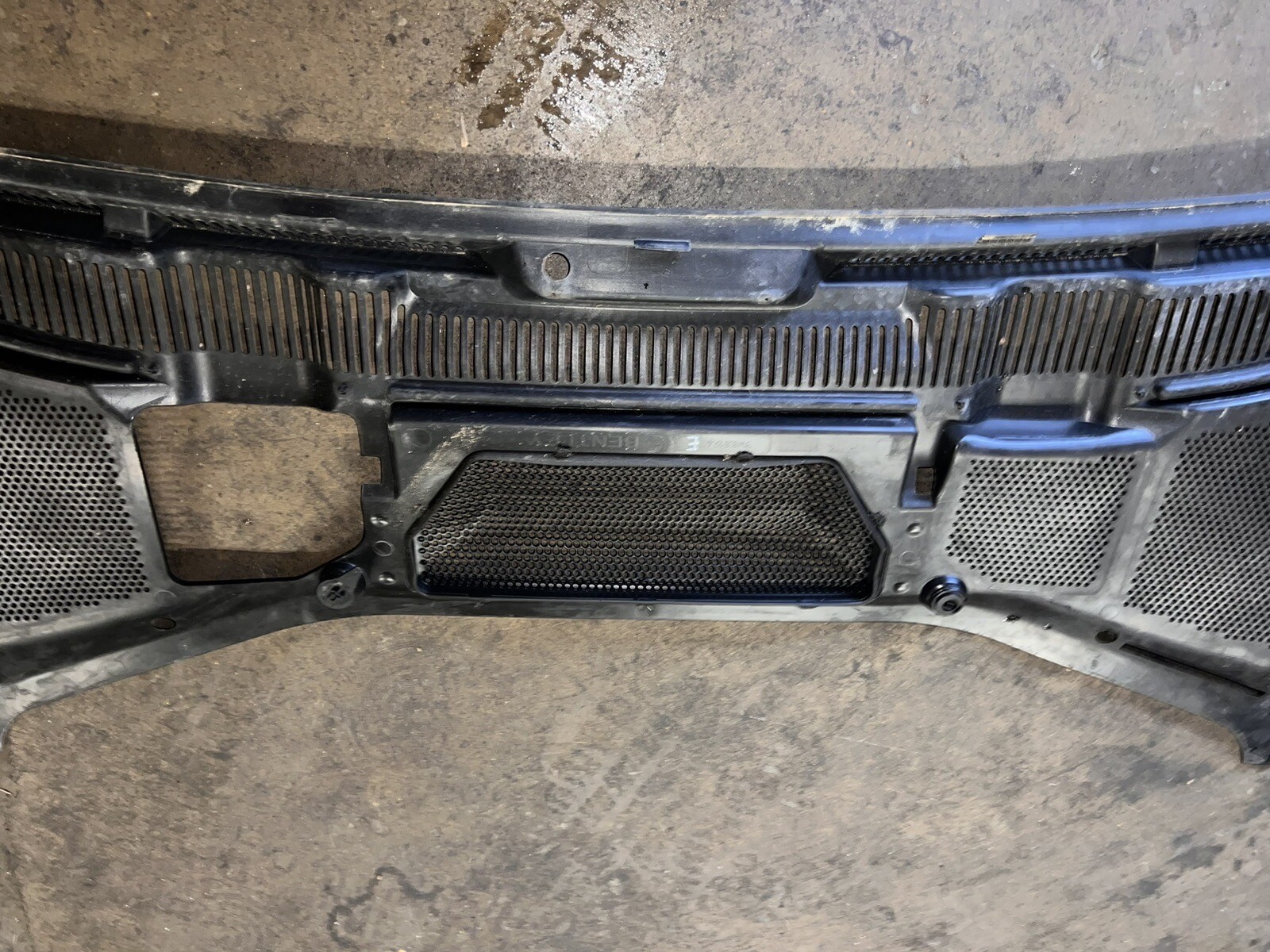 2005 - 2011 Bentley Continental GT Windshield Cowl Vent Panel OEM 3W8819415J