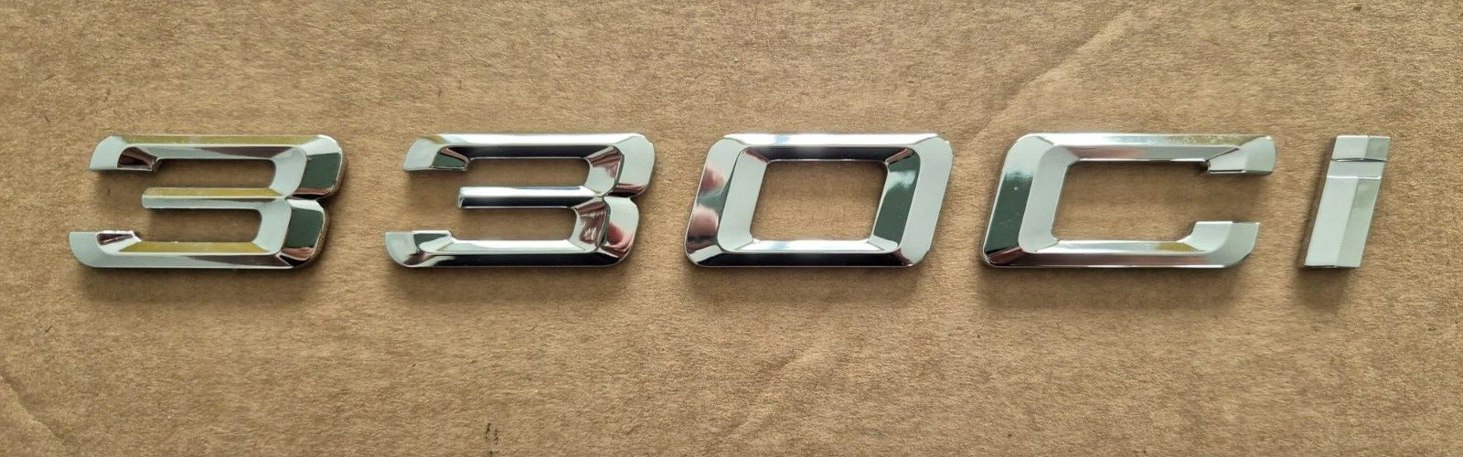 Monogramme BMW 330ci gris aspect origine pour restauration carrosserie