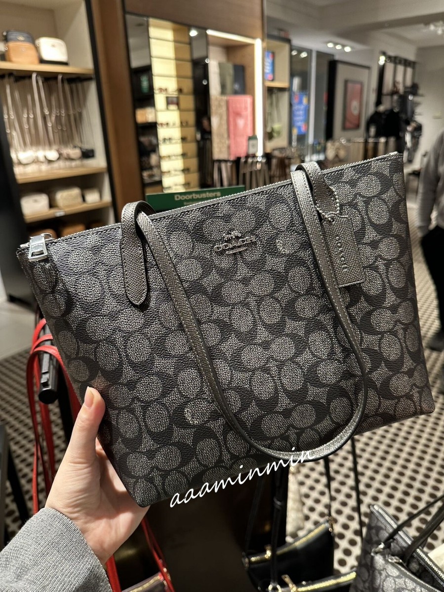 国内即発COACHフィオナメタリックシグネチャージップトートCW396 s-l1200.jpg