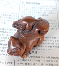 🐸VTG Netsuke CAT & MOUSE Glass Eyes Himotoshi - Holes Signed