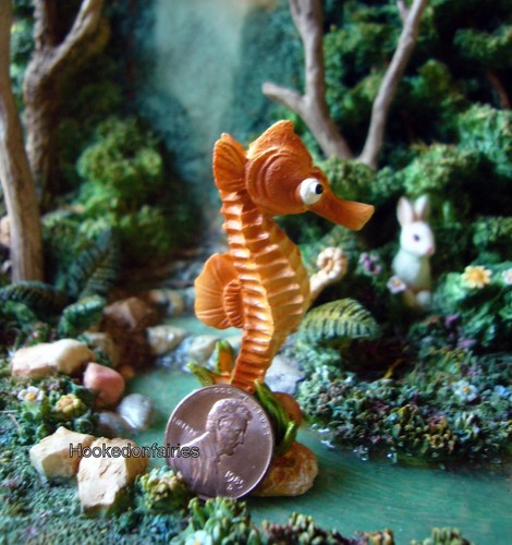 Orange Seahorse w Seaweed 2.25 inch MI 90845 Miniature Fairy Garden - Picture 3 of 9