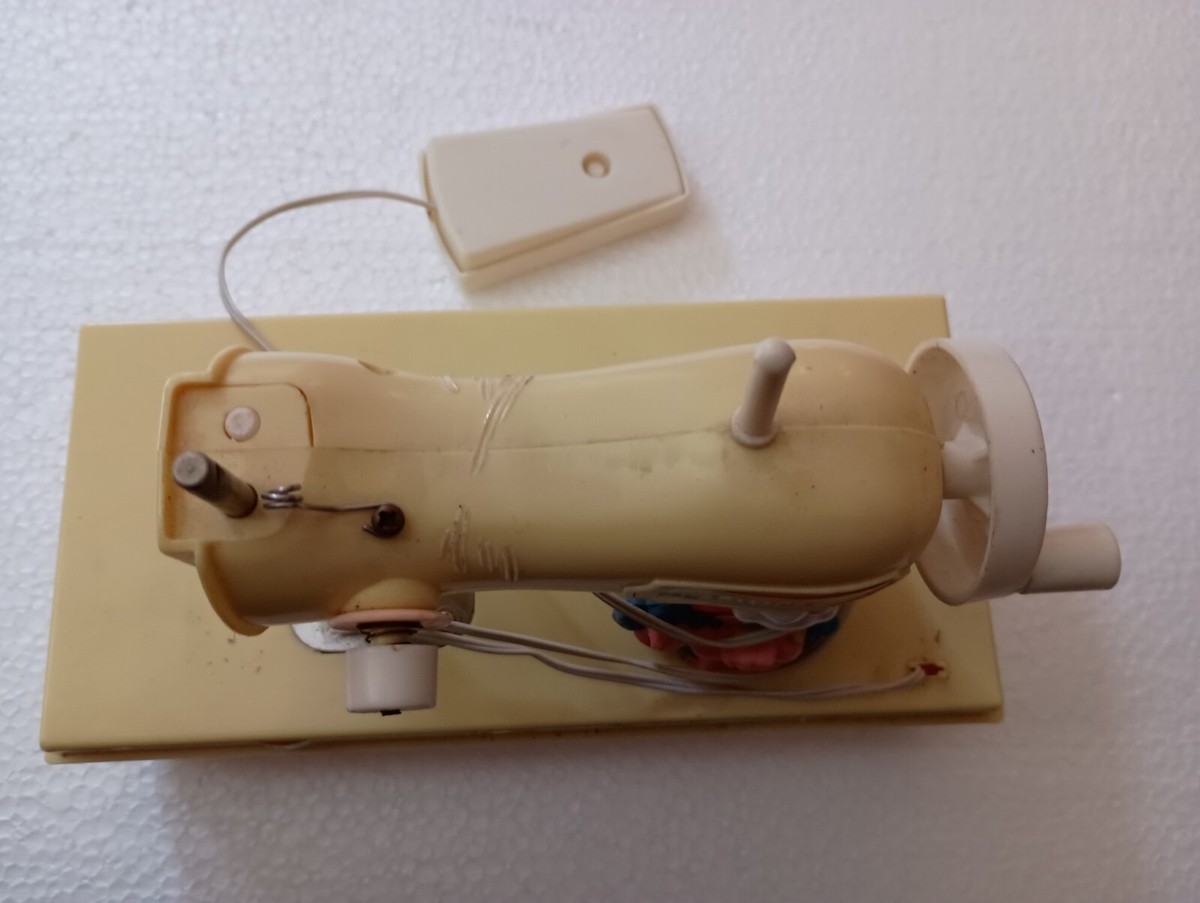 Vintage 1984 My Little Pony Sewing Machine W/ Lights Works TESTED
