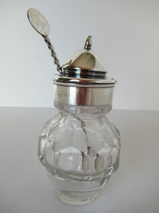 condiment jar with spoon