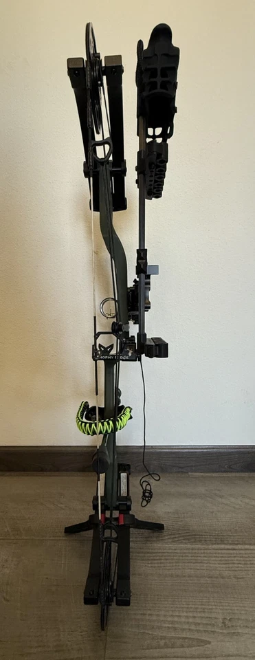 Darton Consquence 2 60lb Right Hand 26"-31.5" Draw OD Green Riser Black Limbs - Image 4 of 4