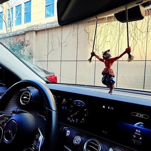 Car pendant Luffy pendant automotive interior rearview mirror pendant - Foto 4 di 8