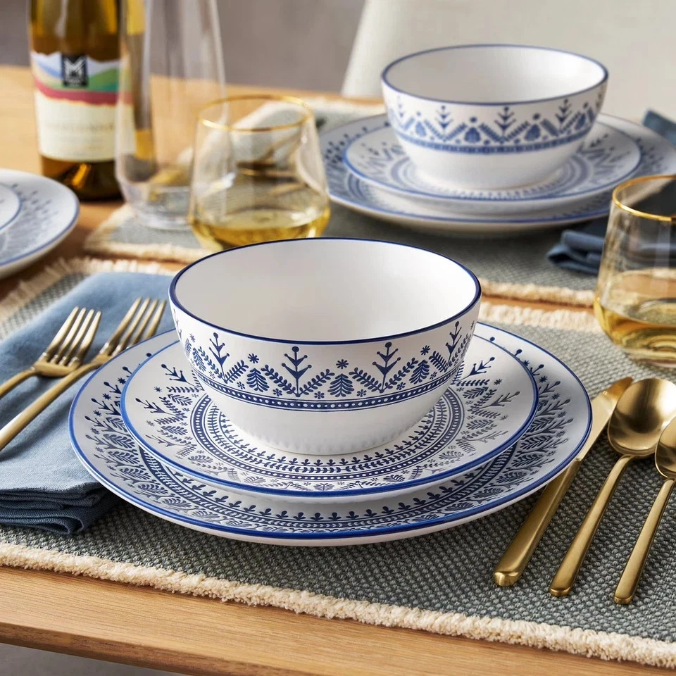 Juego de vajilla navideña de gres de 12 piezas Member's Mark Foto 4 de 4