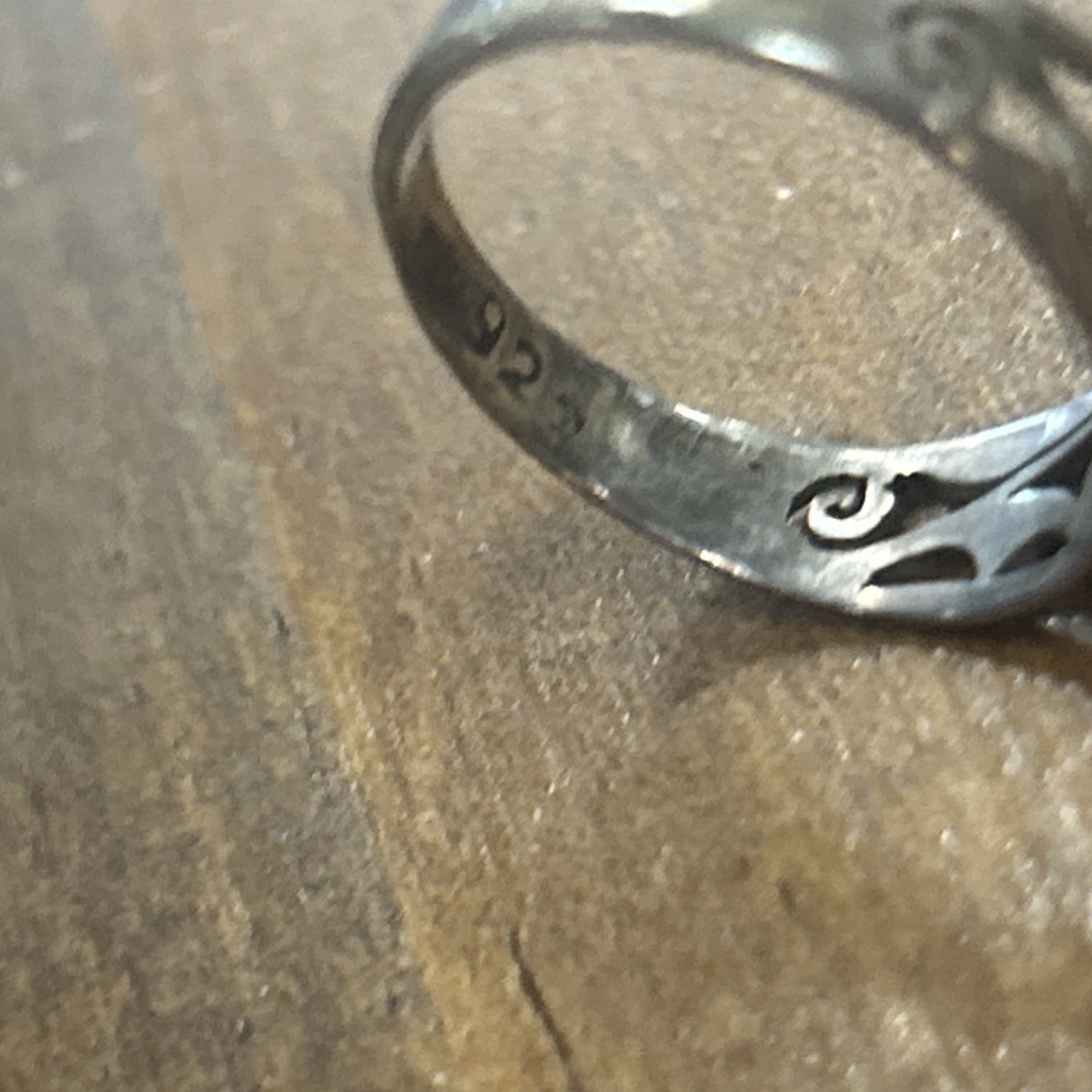 Sterling Silver Scrollwork Ring Green Stone Size … - image 3