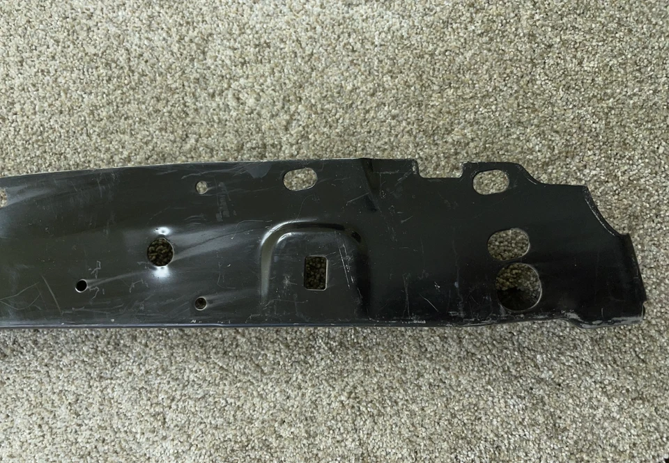 Barra de amarre superior delantera GM OEM Buick LeSabre Park Avenue Electra 90-99 25629801 Foto 3 de 4