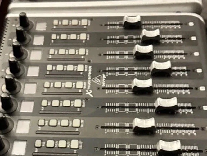 Behringer X Touch Universal Control PLUS Extender And Cover. For the price of 1. - Image 4 of 4