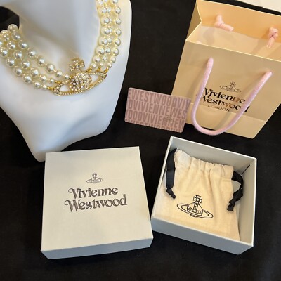 【Vivienne Westwood】ThreeRow FauxPearl Bas Reliefチョーカー Vivienne Westwood Three Row Pearl Bas Relief Choker - With