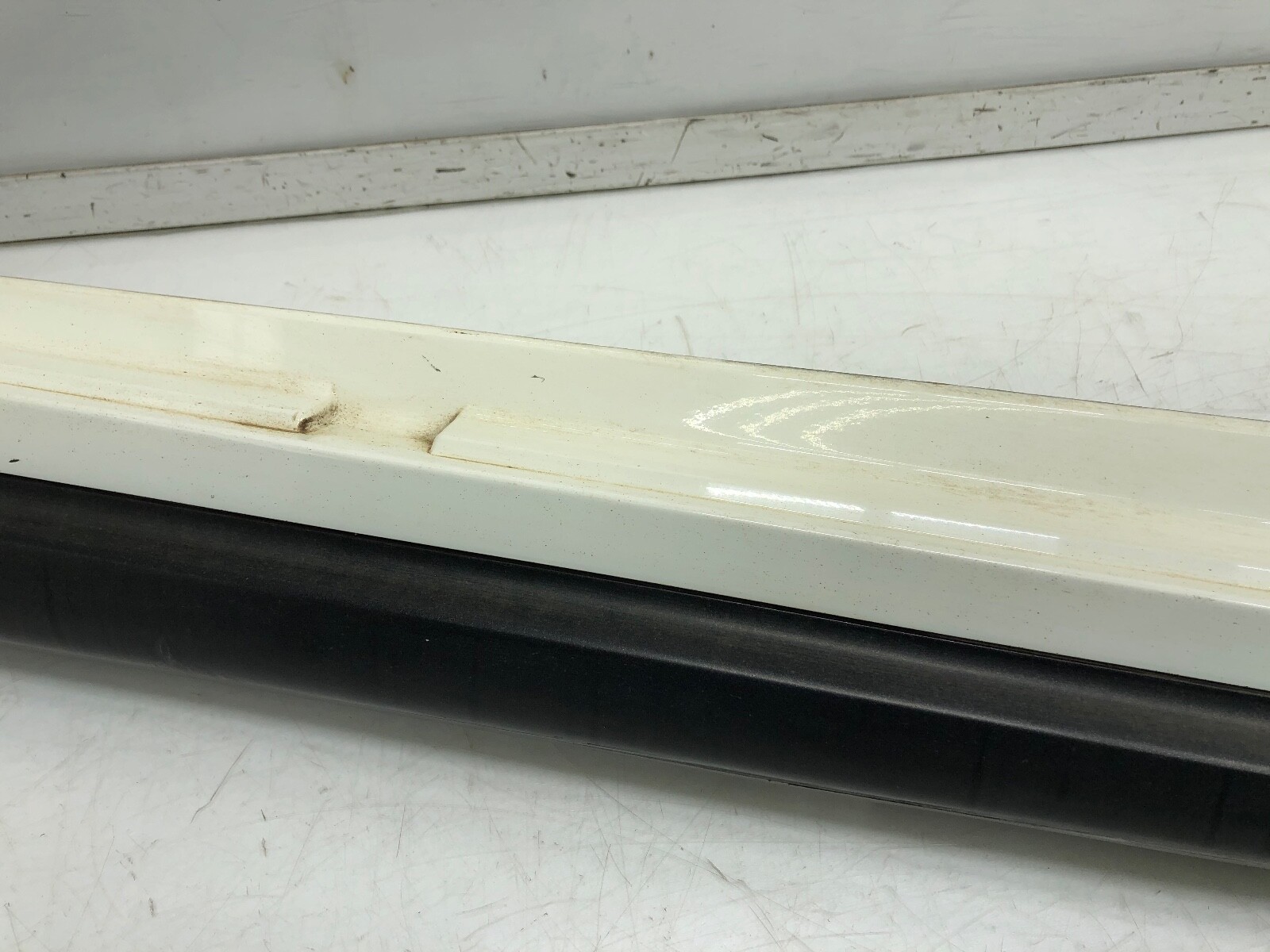 2014-2022 MASERATI GHIBLI RIGHT PASS SIDE SKIRT ROCKER PANEL OEM BIANCO WHITE.