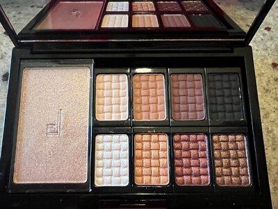 Doucce Freematic Eyeshadow Pro Palette Smokey Eye Finish Solstice