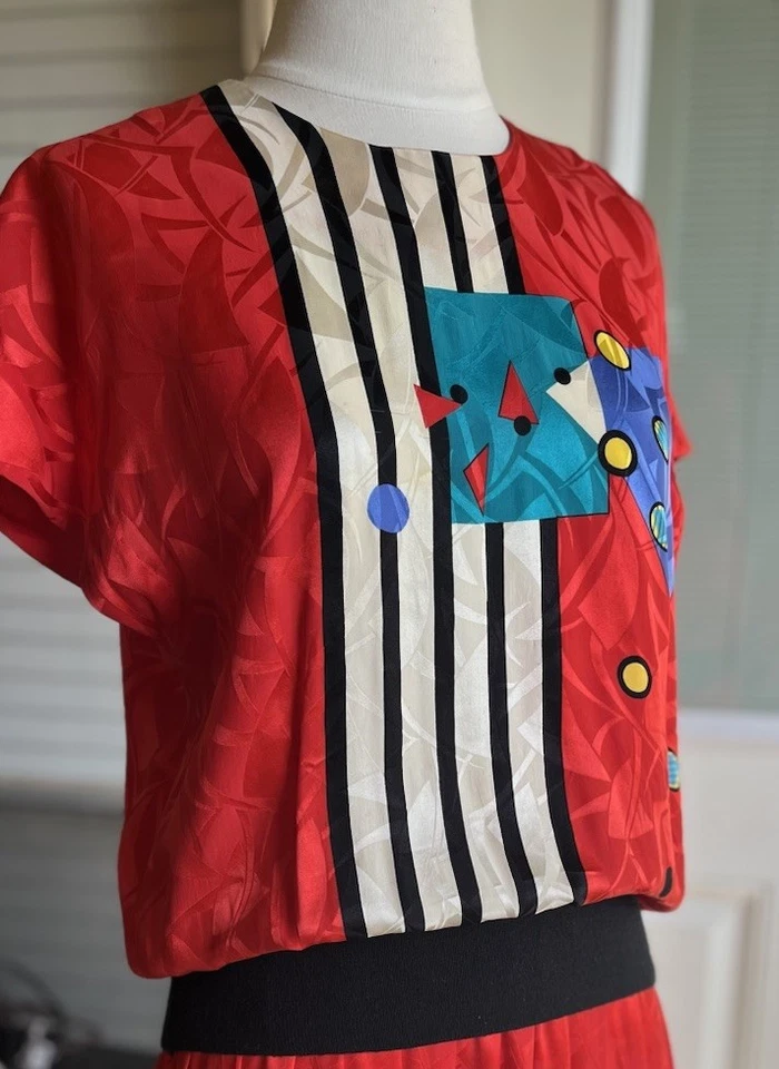 Conjunto de falda de seda vintage años 80 roja estampado novedad abstracto geo rayas ropa de trabajo retro Foto 2 de 4