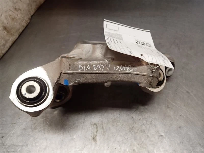 Правый задний кулак подвески от 2024 Chevrolet Camaro 10392630 - Изображение 3 из 4