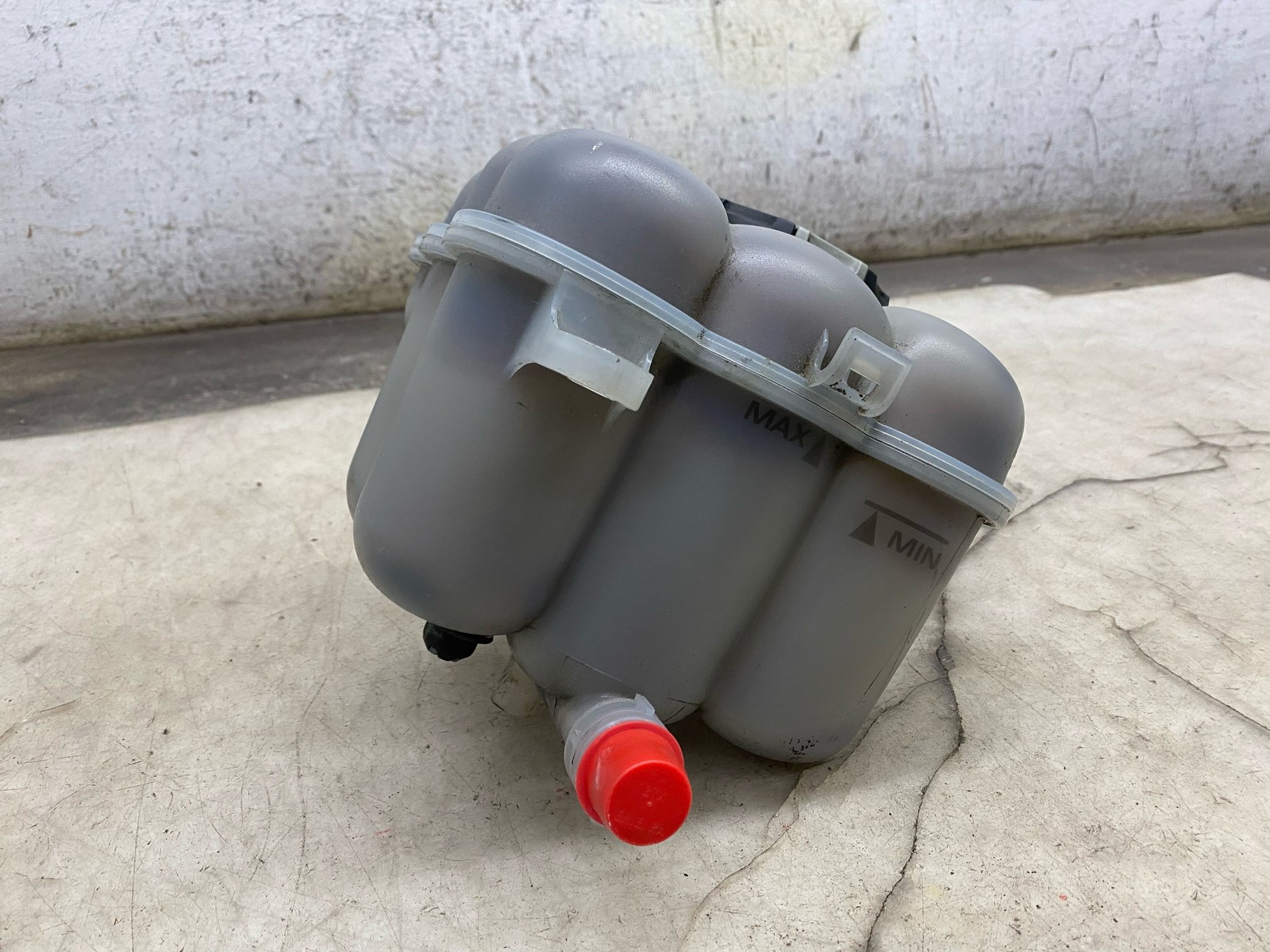2015-2020 BENTLEY BENTAYGA 6.0L W12 COOLANT FLUID RESERVOIR BOTTLE 4M0121403C