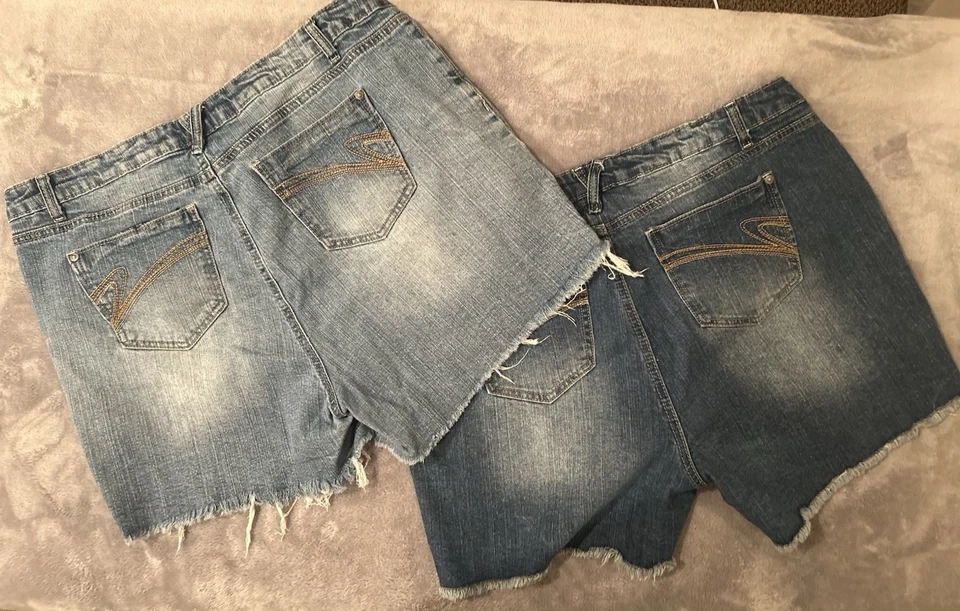 2 pares de pantalones cortos Vanilla Star para mujer dobladillo deshilachado desgastado/talla 18w/minorista $30 cada uno Foto 2 de 4