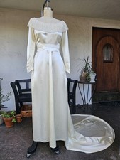 Vintage 1940s-1950s Satin Long Sleeve Wedding Dress With Long Train And Lace 8