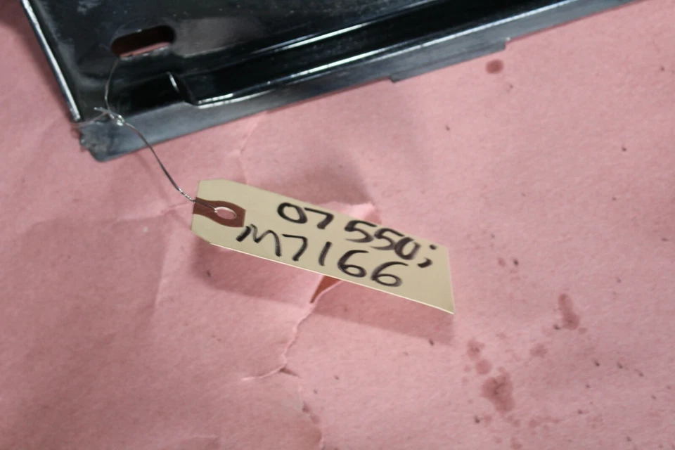 2006-2007 E60 BMW 550I DRIVER LEFT ROCK PANEL MOLDING SIDE SKIRT M7166 - Image 2 of 4