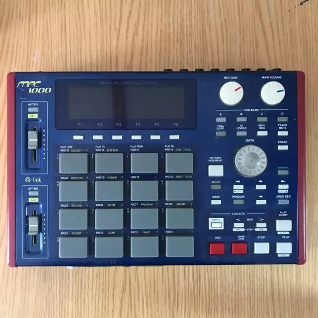 【AKAI】MPC1000（説明書無し）【初期カラー】