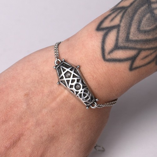 Pulsera ataúd hexagonal gótica alquimia cadena pentagrama triple luna bruja vampiro - Imagen 5 de 6