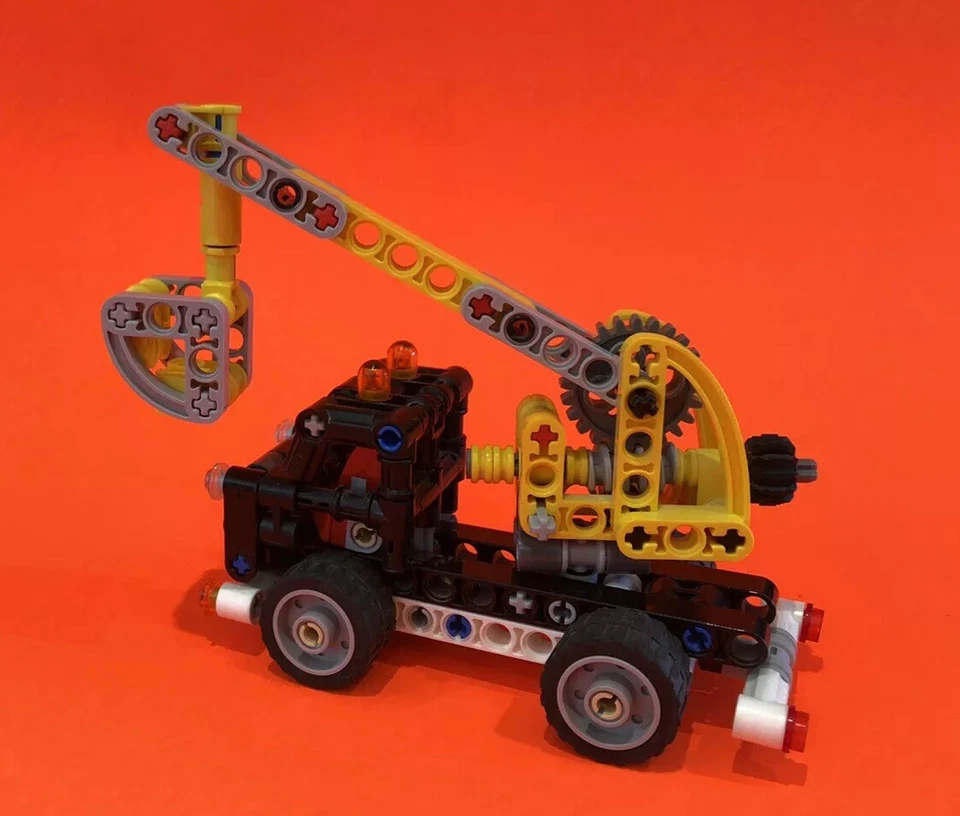 LEGO Technic 8045 Mini Telehandler, photo 3 of 5