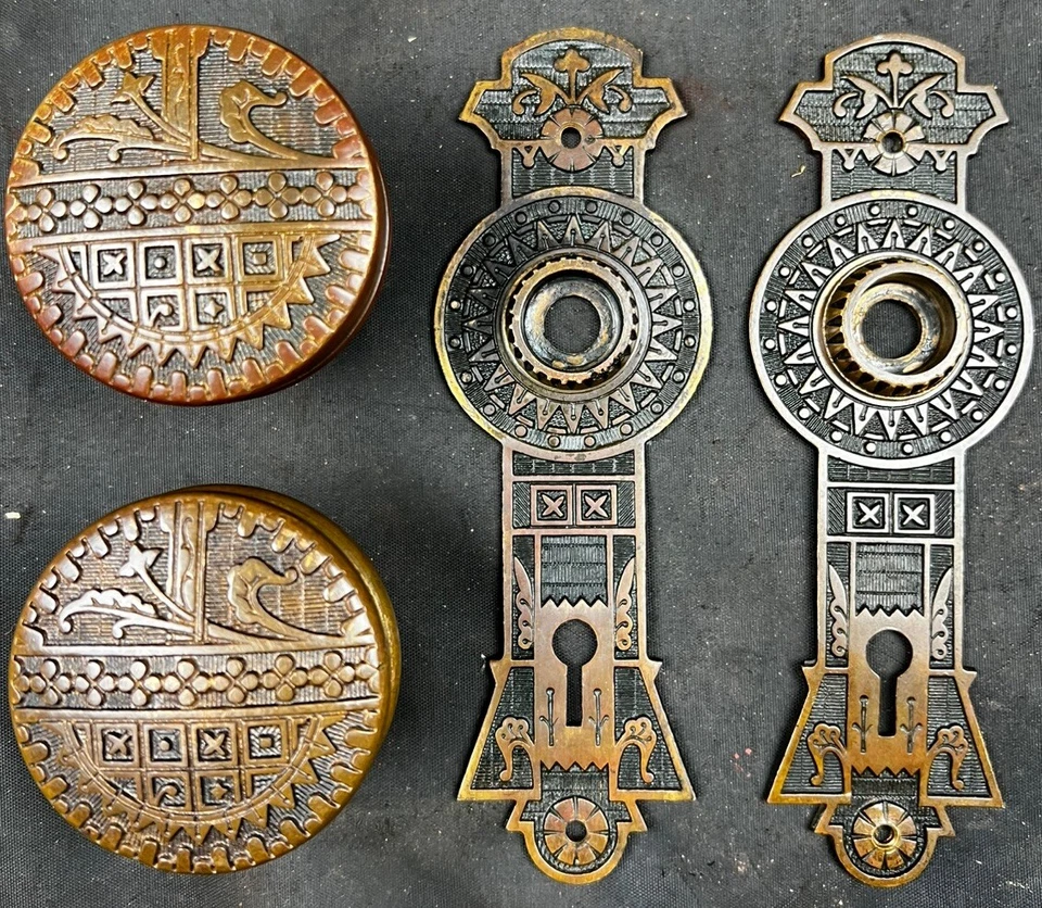 Sargent Arcadian Passage Set Door Knobs, Plates, Lock 1880’s Eastlake Victorian - Image 3 of 4
