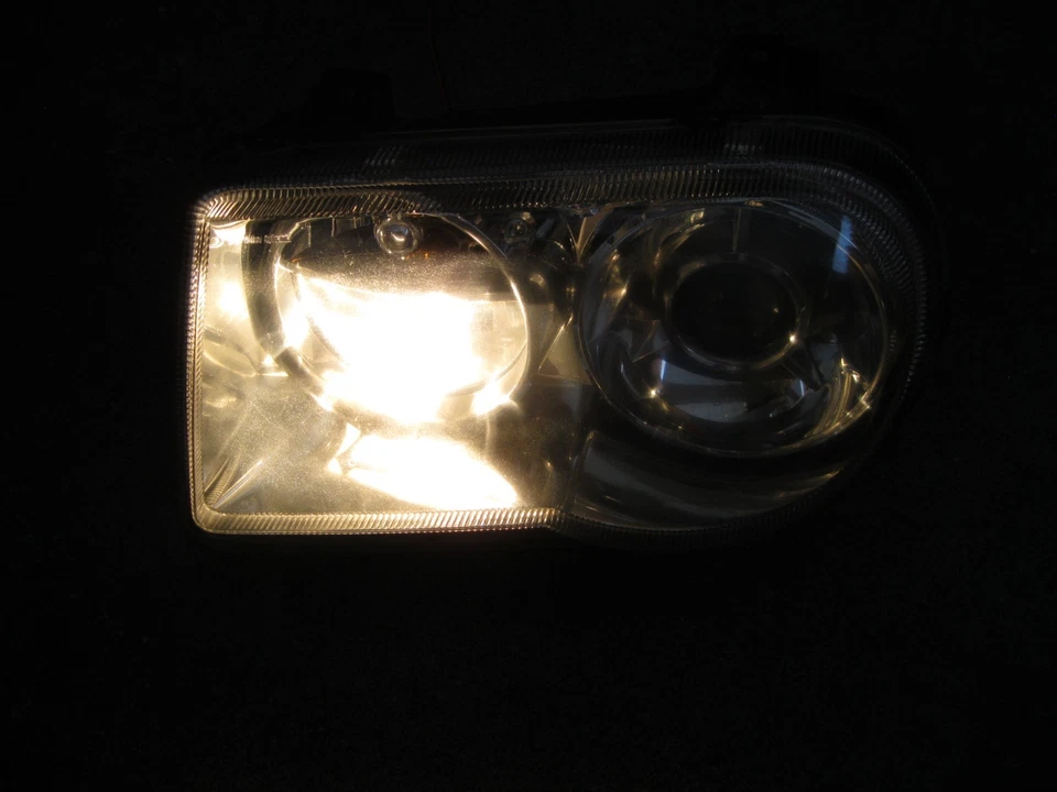 05-10 Chrysler 300C SRT-8 Left Driver Side Xenon Headlight (04805759AH) — 第 4/4 张图片