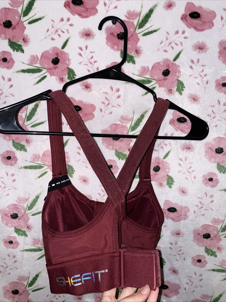 Sujetador deportivo Shefit Ultimate de alto impacto totalmente ajustable en vino para mujer pequeño Foto 2 de 2