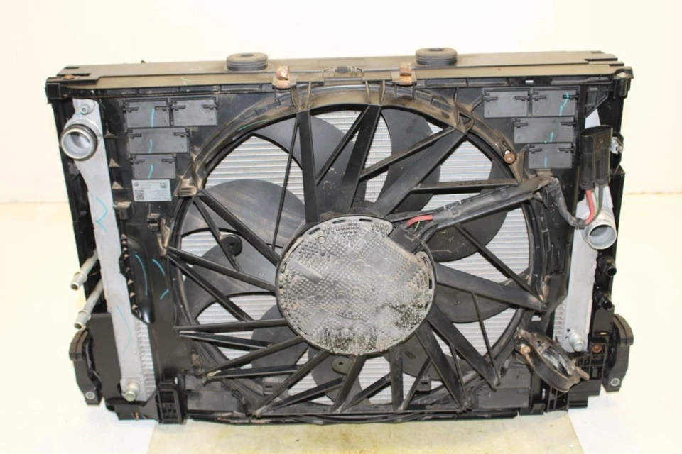 Conjunto de ventilador de radiador de refrigeración del motor 10-15 BMW 750Li xDrive 4,4 L 17428509743 *ReaD* Foto 2 de 4