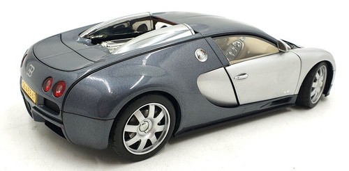 Autoart 1/18 Scale Diecast DC21125N - Bugatti EB 16.4 Veyron - Silver/Grey - Picture 2 of 5