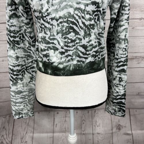Fabletics Mari Seamless Long Sleeve Crop Top Size XL Tiger Tie Dye Green White - Picture 3 of 8