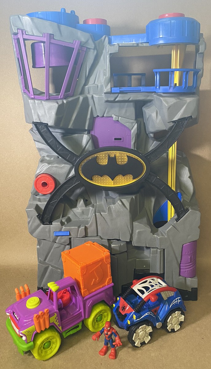 その他 Fisher-Price DCTransformingBatcave Amazon.com: Fisher-Price DC Batwheels Toy Car Race Track