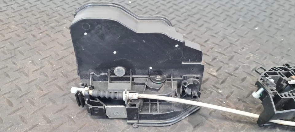 BMW 4 Series F32 2014 Coupe Left Front Door Central Locking Motor 51217202145 - Image 3 of 4