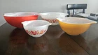 New ListingGORGEOUS Vintage Set Of 4 Pyrex FRIENDSHIP Cinderella Mixing Bowls