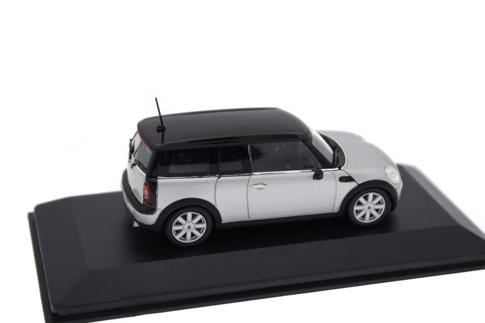 Selten 1/43 Minichamps Mini Cooper Clubman R55 2007 Pure Silver Dealermodell - Bild 3 von 4