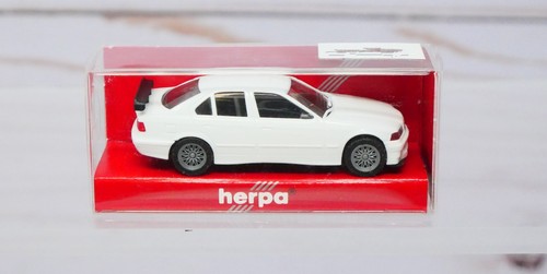 Herpa 021869 1995 BMW 318i STW sedán de 4 puertas, blanco, escala 1/87 HO | Zustand: New