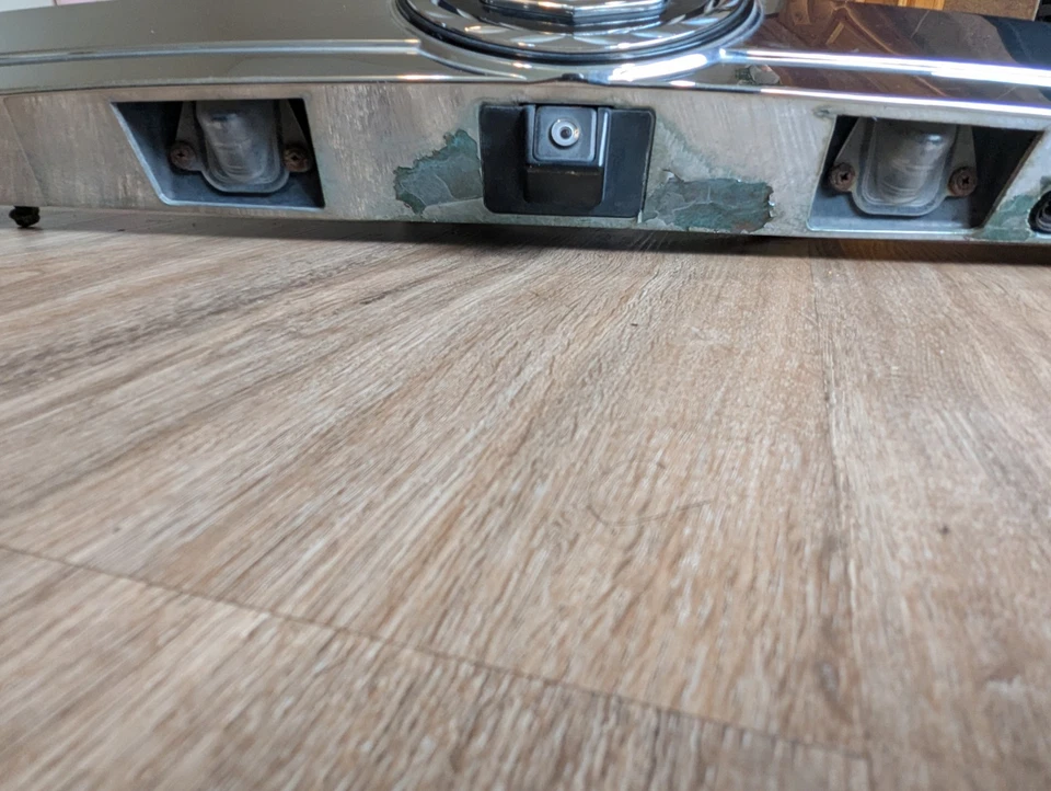 Moldura de puerta levadiza trasera Cadillac Escalade 2007-2014 con cámara OEM Foto 4 de 4