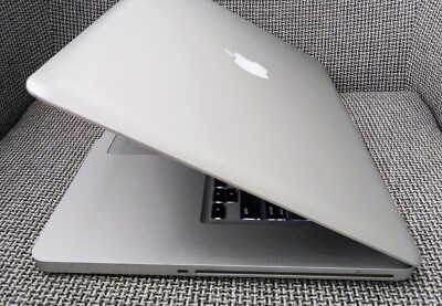 Apple MacBook Pro Core i7 2.4GHz 15
