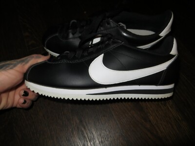 Womens  Size 8.5  Nike Classic Cortez Black White Leather