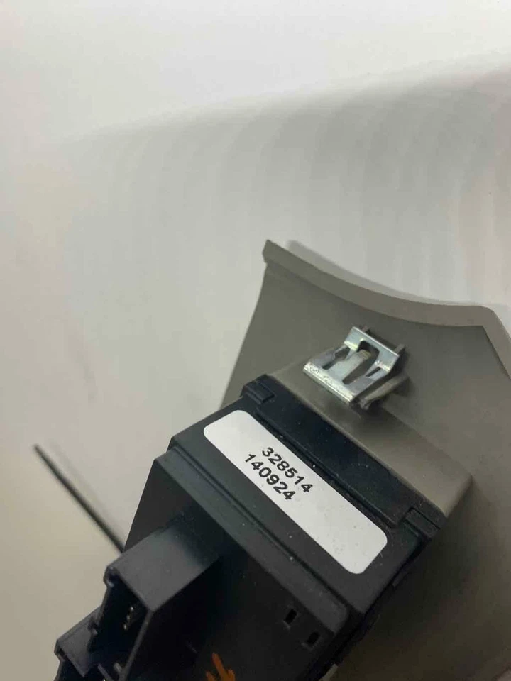 05 TRAILBLAZER EXT Front Door Master Switch 28567005 - Image 3 of 4