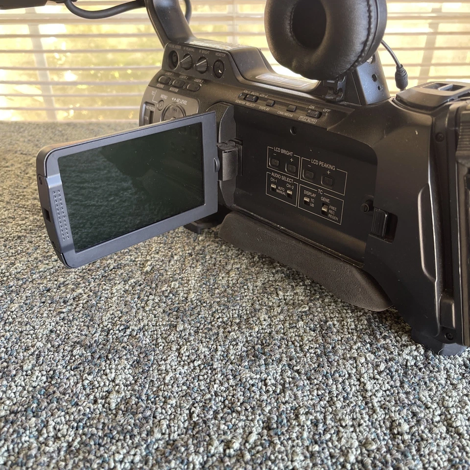 JVC GY-HM750CHU Camcorder Body Pro HD Solid State HM750 Video Camera - FREE SHIP - Image 3 of 4
