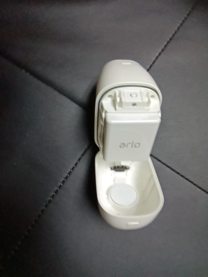 Cámara inalámbrica adicional Arlo Pro 2 HD modelo VMC4030P con batería Foto 3 de 4