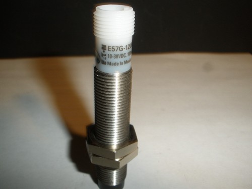 Eaton E57G-12UNC4-Q Proximity Sensor Switch 10-30VDC 4 Pin 100mA Sn=4mm - Picture 4 of 7