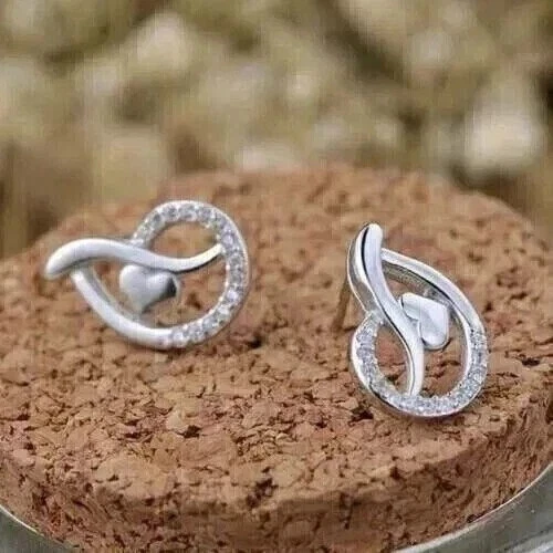 Encantador arete de 2 quilates enchapado en oro blanco de 14 k diamante simulado corte redondo Foto 2 de 4