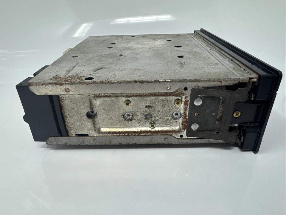 Stereo Radio AM FM Fits 91-93 FORD ESCORT e10-42/201973 - Vintage - Untested - Image 4 of 4