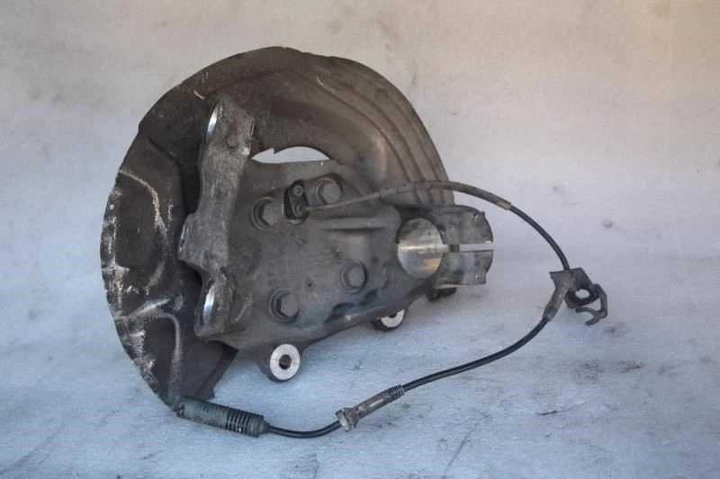 2008 BMW 135i RIGHT PASSENGER SIDE FRONT SPINDLE KNUCKLE HUB - Image 4 of 4